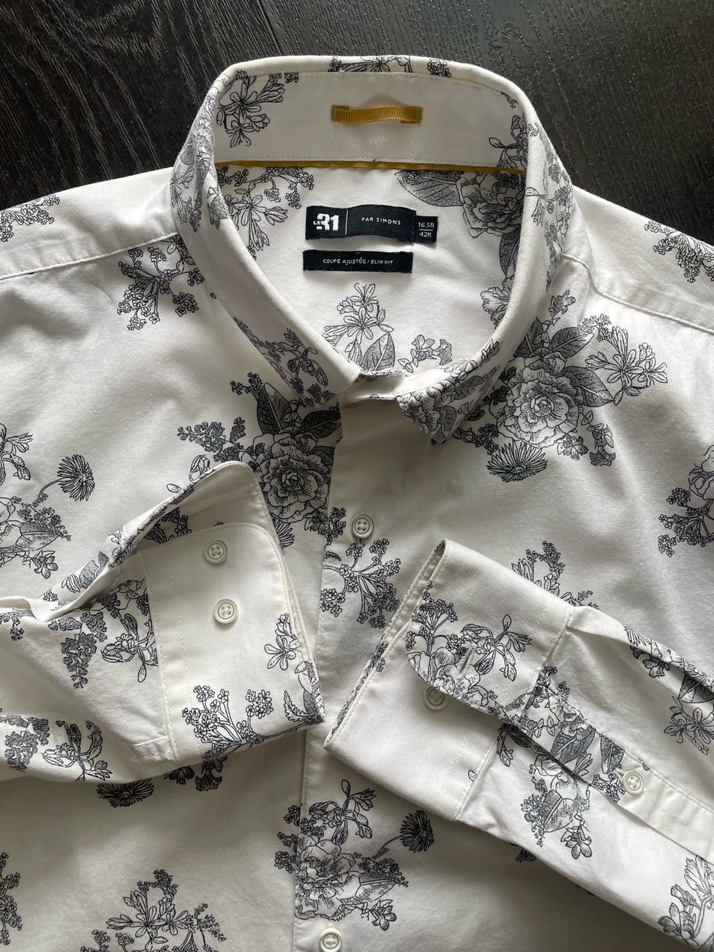 LE31 Simons - cotton button up floral shirt Size 42 (16.5” neck)